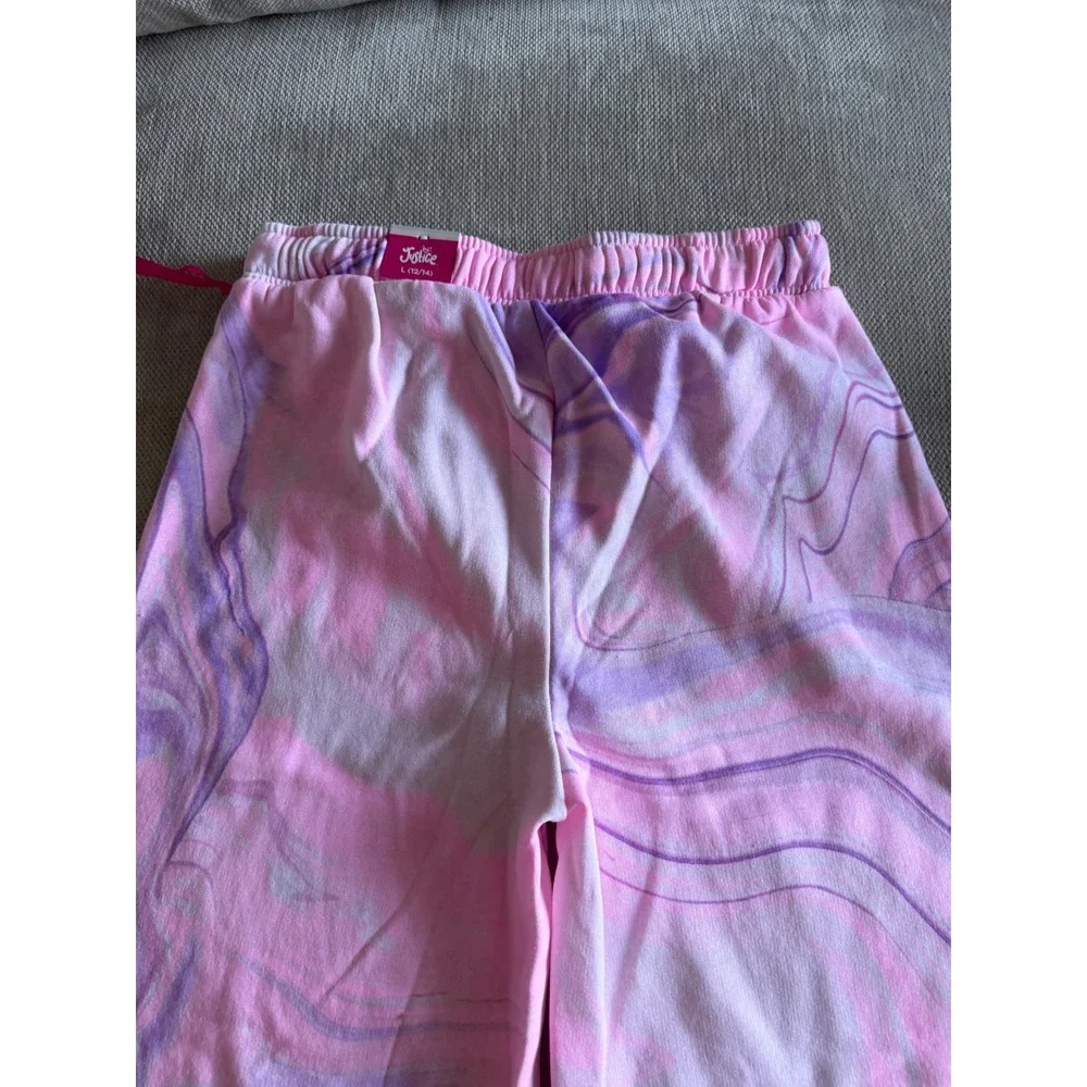 Girl sweatsuit large